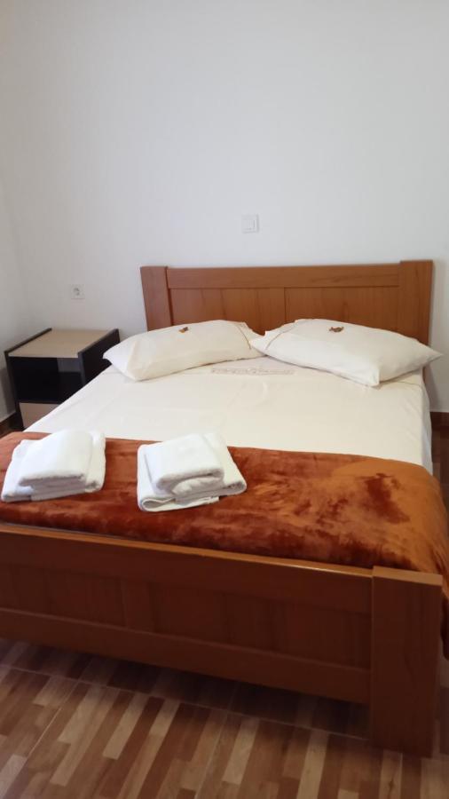 Tolis Rooms Himare Esterno foto