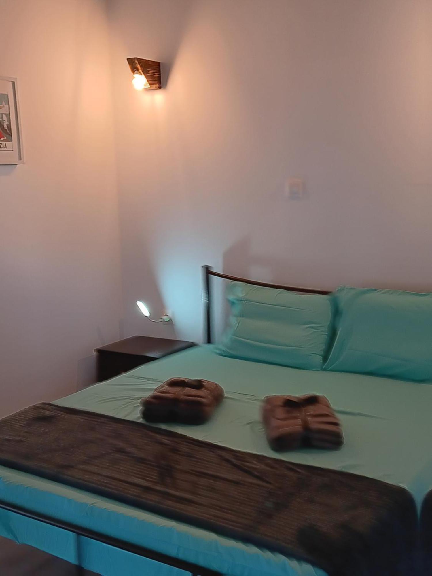 Tolis Rooms Himare Esterno foto