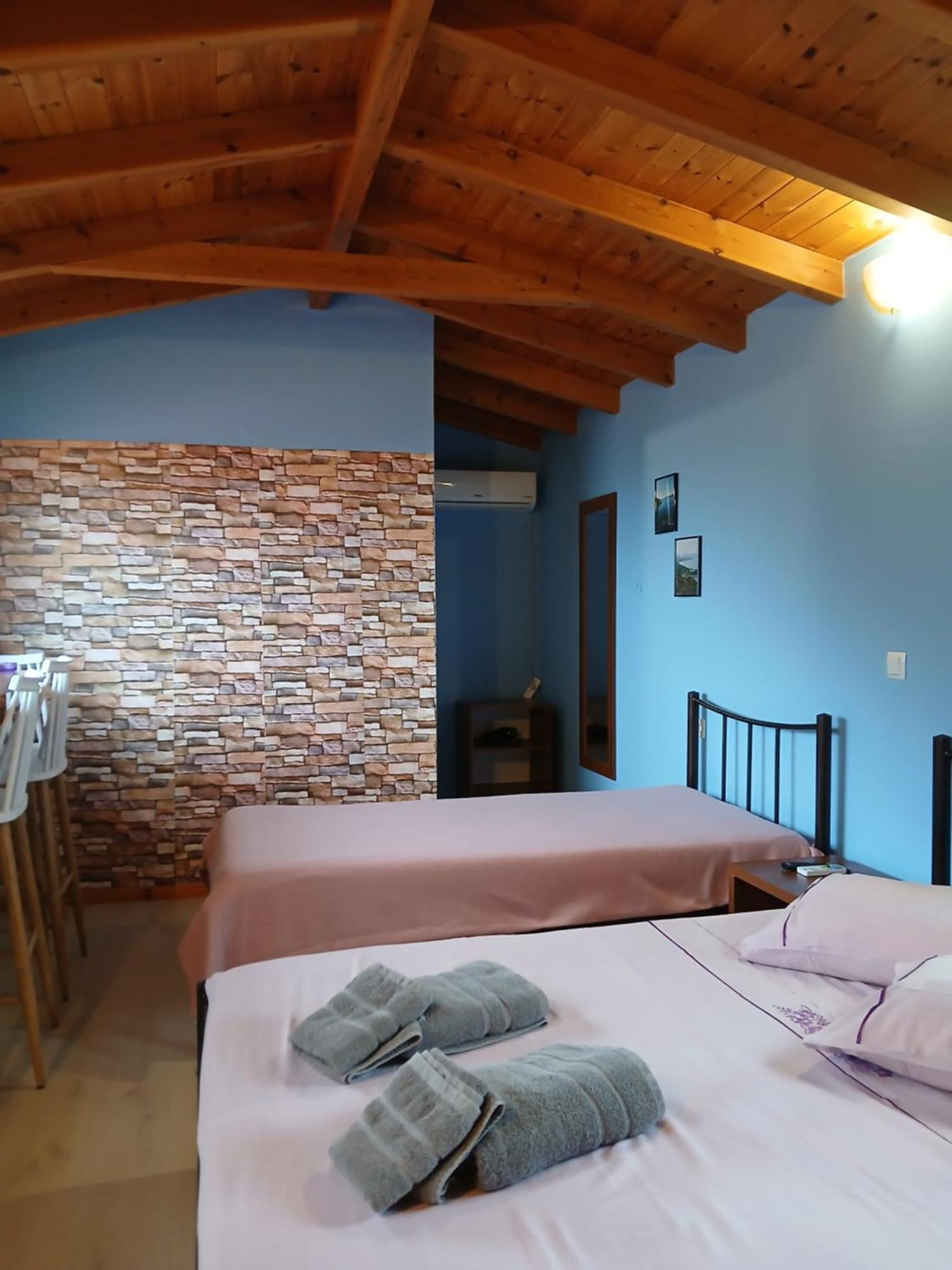 Tolis Rooms Himare Esterno foto