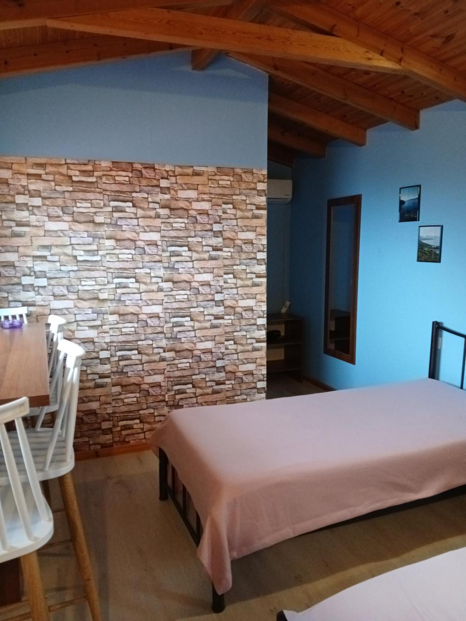 Tolis Rooms Himare Esterno foto